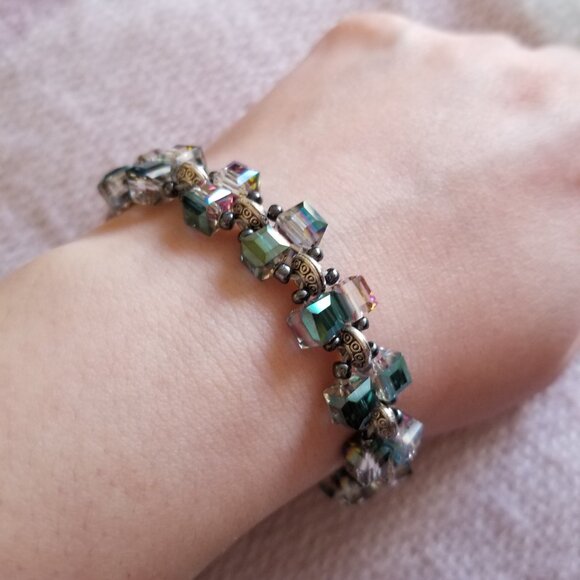 New handmade woven crystal bracelet with iridescent crystal cube beads - Picture 2 of 10